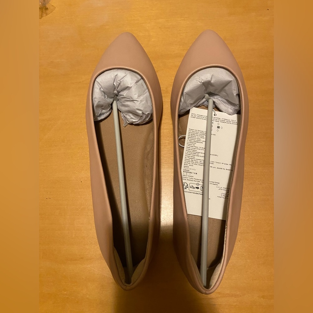 Amazon Essentials Light Pink Ballet Flats